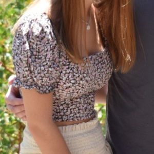 Urban outfitters cropped floral puff sleeve top